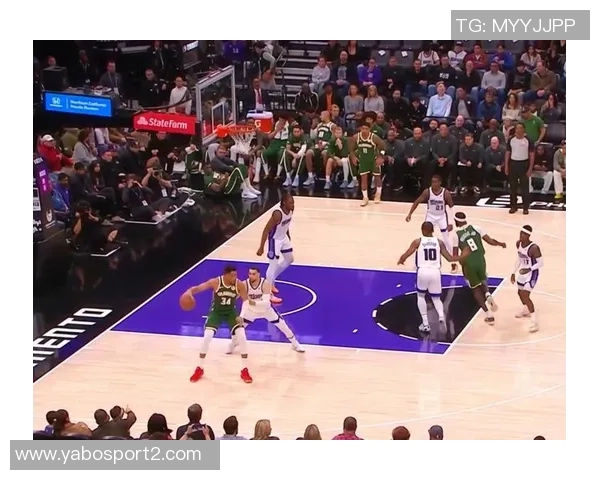 字母哥半场表现惊艳7投6中贡献15分6篮板带领球队打破国王防线