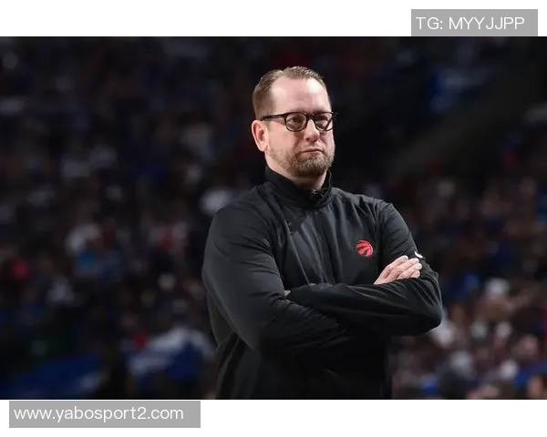 怒火中烧纳斯对球权判罚不满当场对裁判怒吼不止 怒火中烧纳斯对球权判罚不满当场对裁判怒吼不止